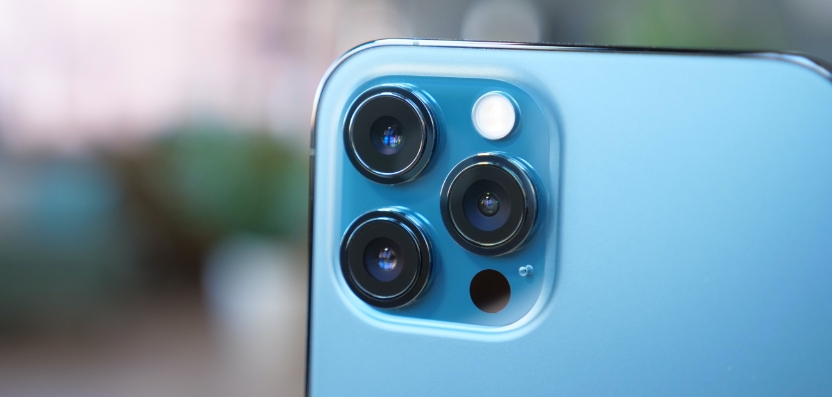iPhone 12 Pro Max in Blau
