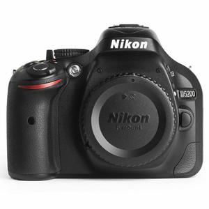 Fotocamera Reflex Nikon D5200 - Nero + Obiettivo Sigma 70-300 mm f/4-5.6 DG Macro Autofocus
