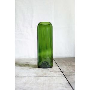Vase « Bouteille » vert, fabriqué à partir d’un cul de bouteille.